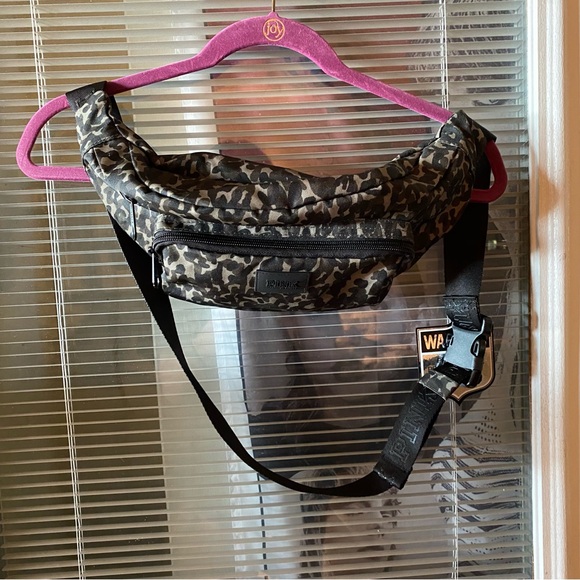 PINK Victoria's Secret Camouflage Belt Bag - Picture 1 of 2